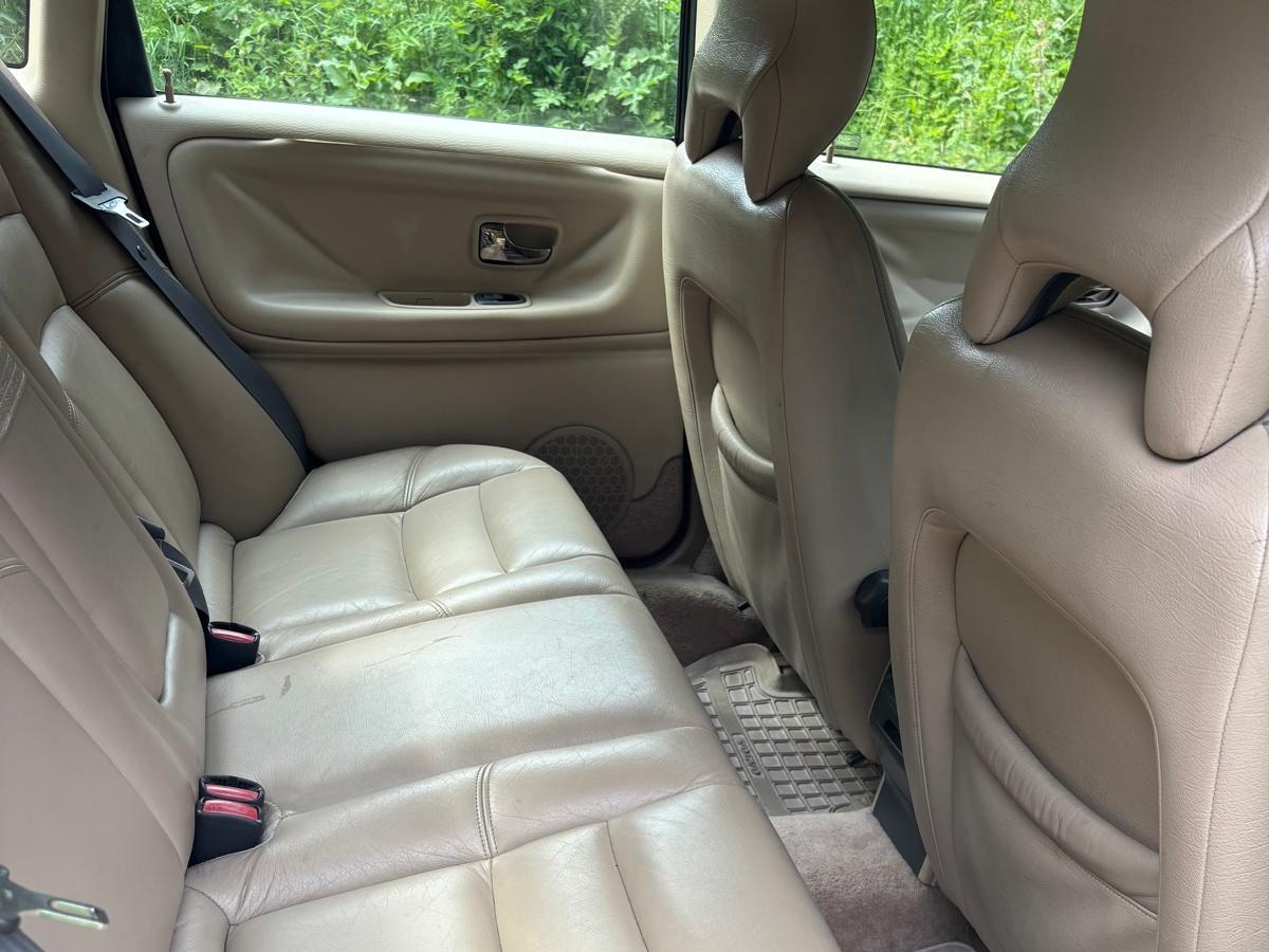 1998 Volvo S70 Image 9