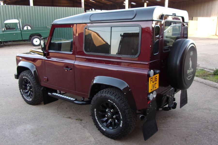 2016 Land Rover Defender Image 2