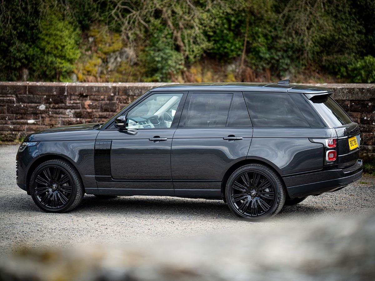 2021 Land Rover Range Rover Image 3