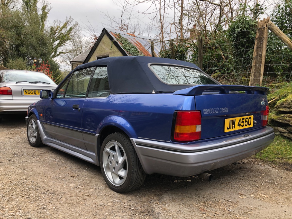 1989 Ford Escort Image 2