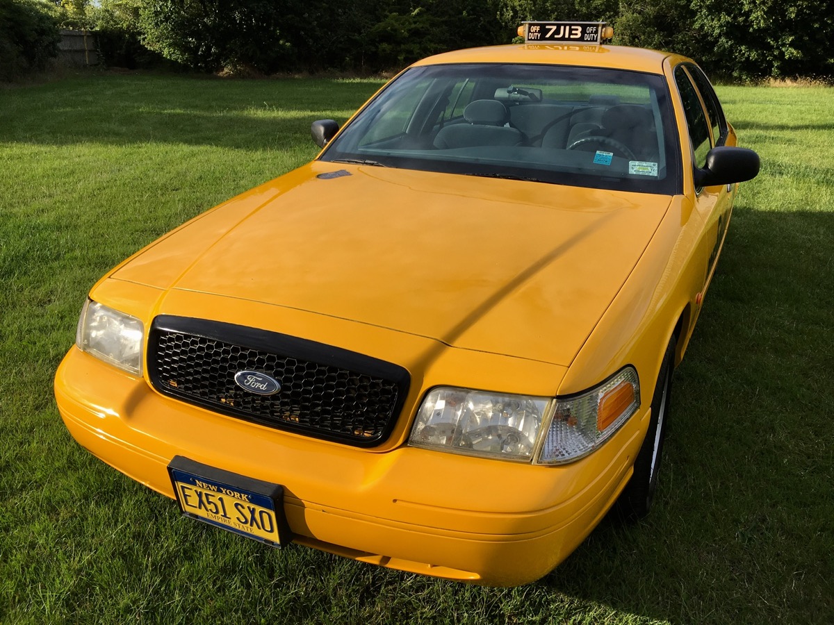 2001 Ford Crown Victoria Image 11