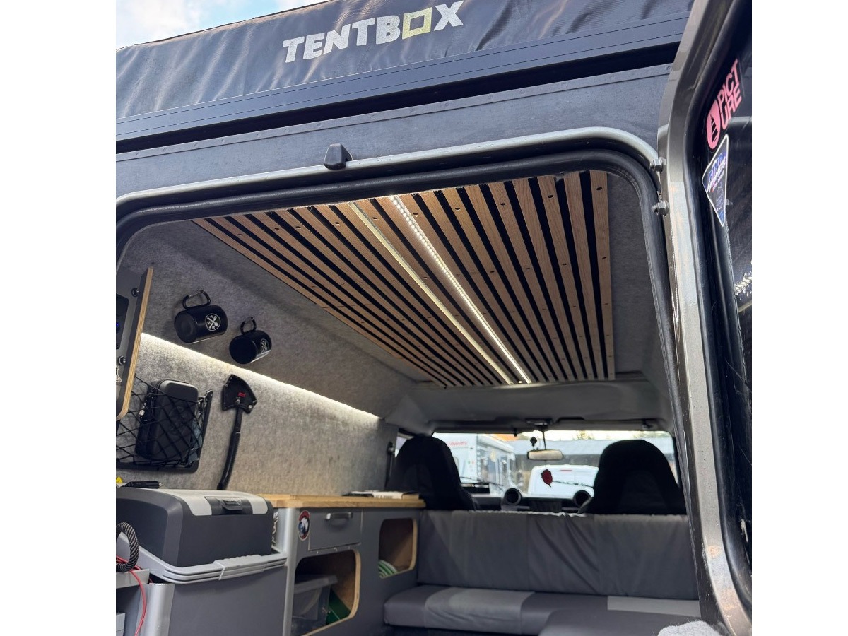 2007 Land Rover 110 Image 2