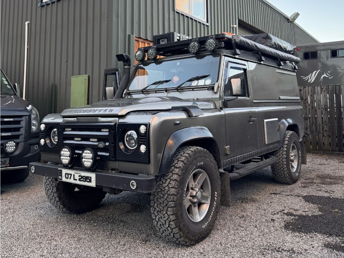 2007 Land Rover 110 Image 4