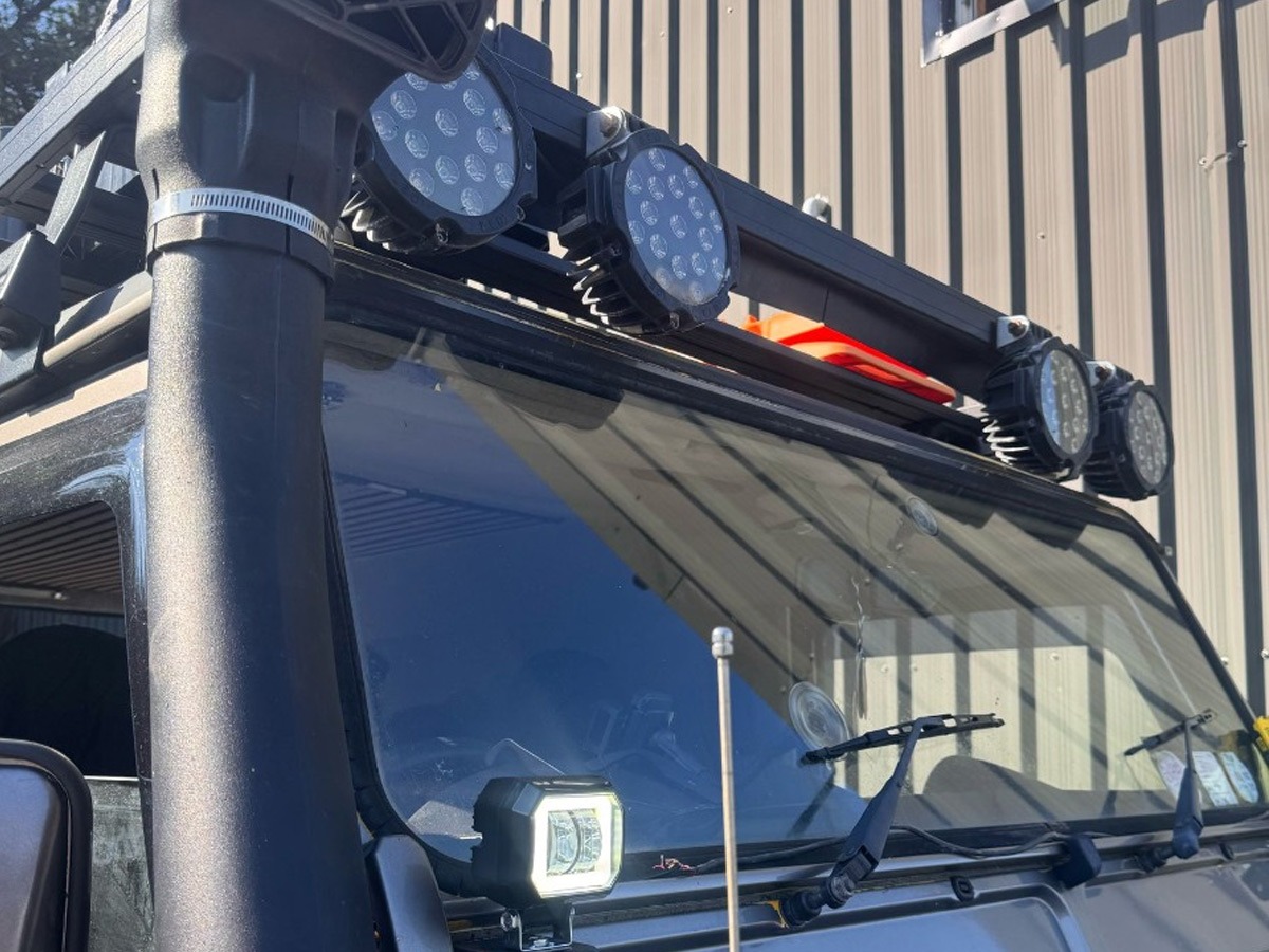 2007 Land Rover 110 Image 5