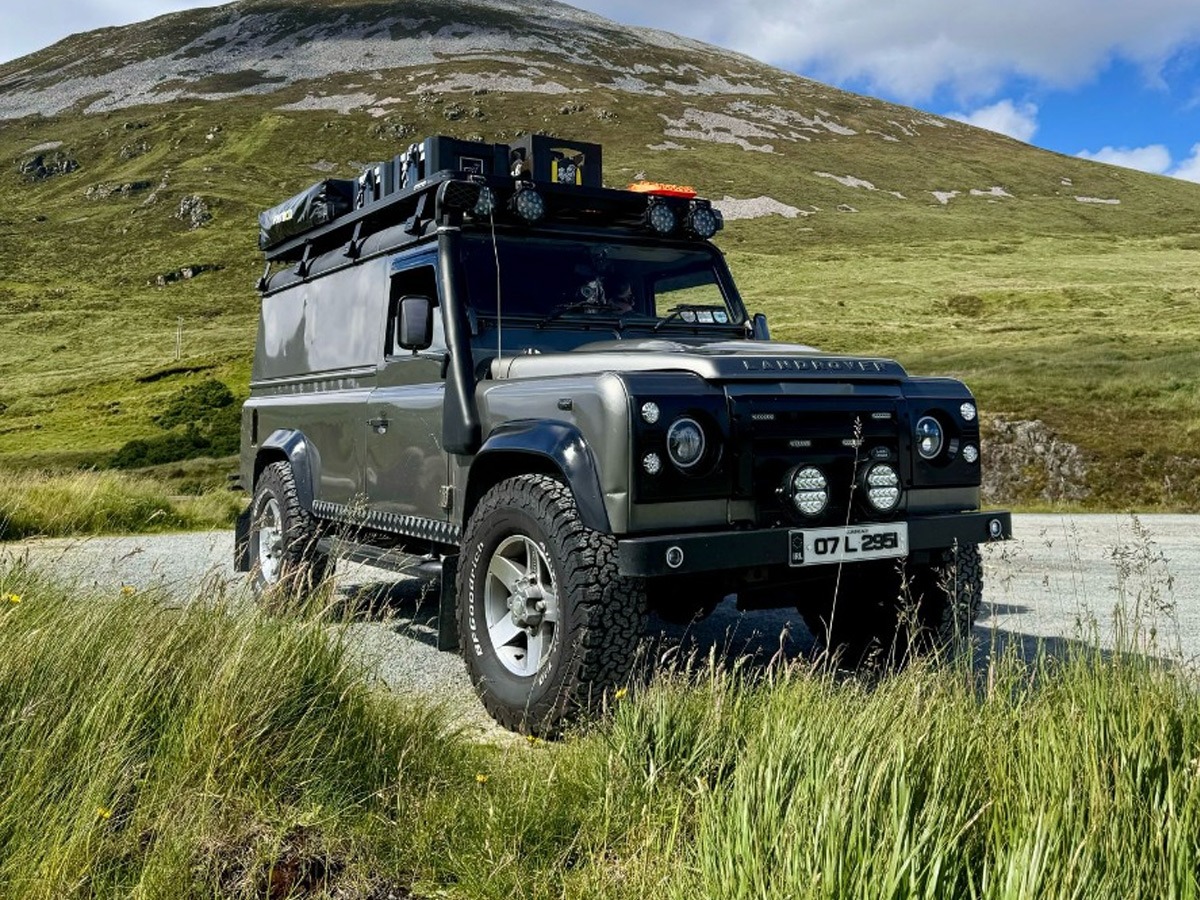 2007 Land Rover 110 Image 1