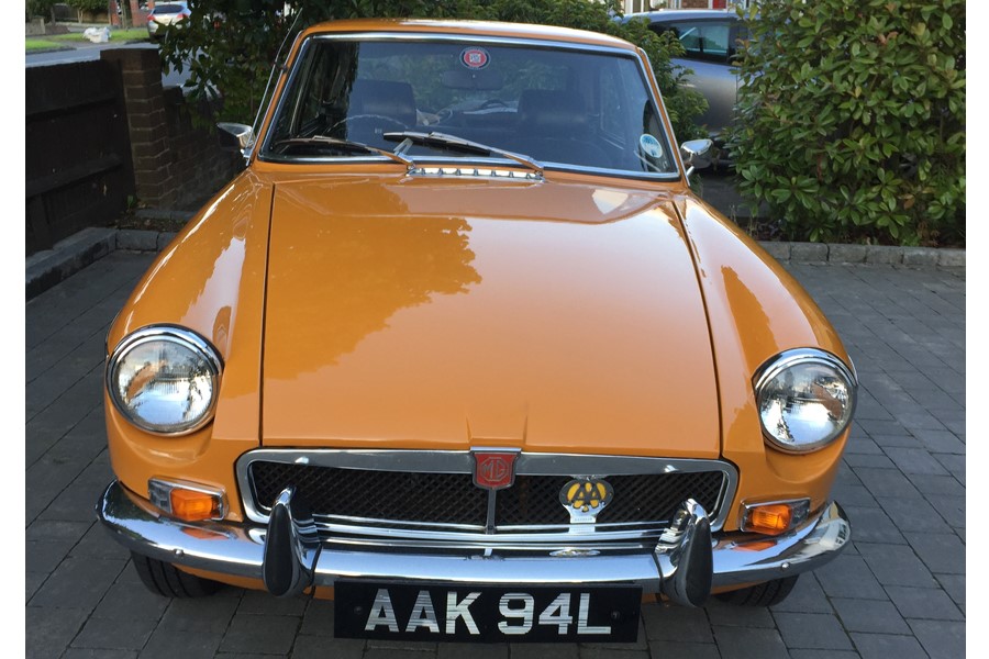 1973 MG B Image 2
