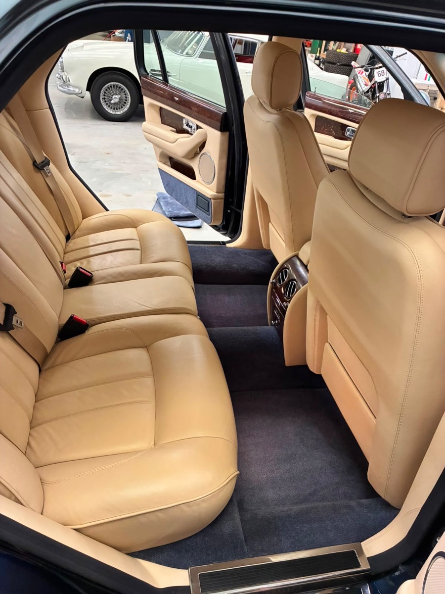 2005 Bentley Arnage Image 19