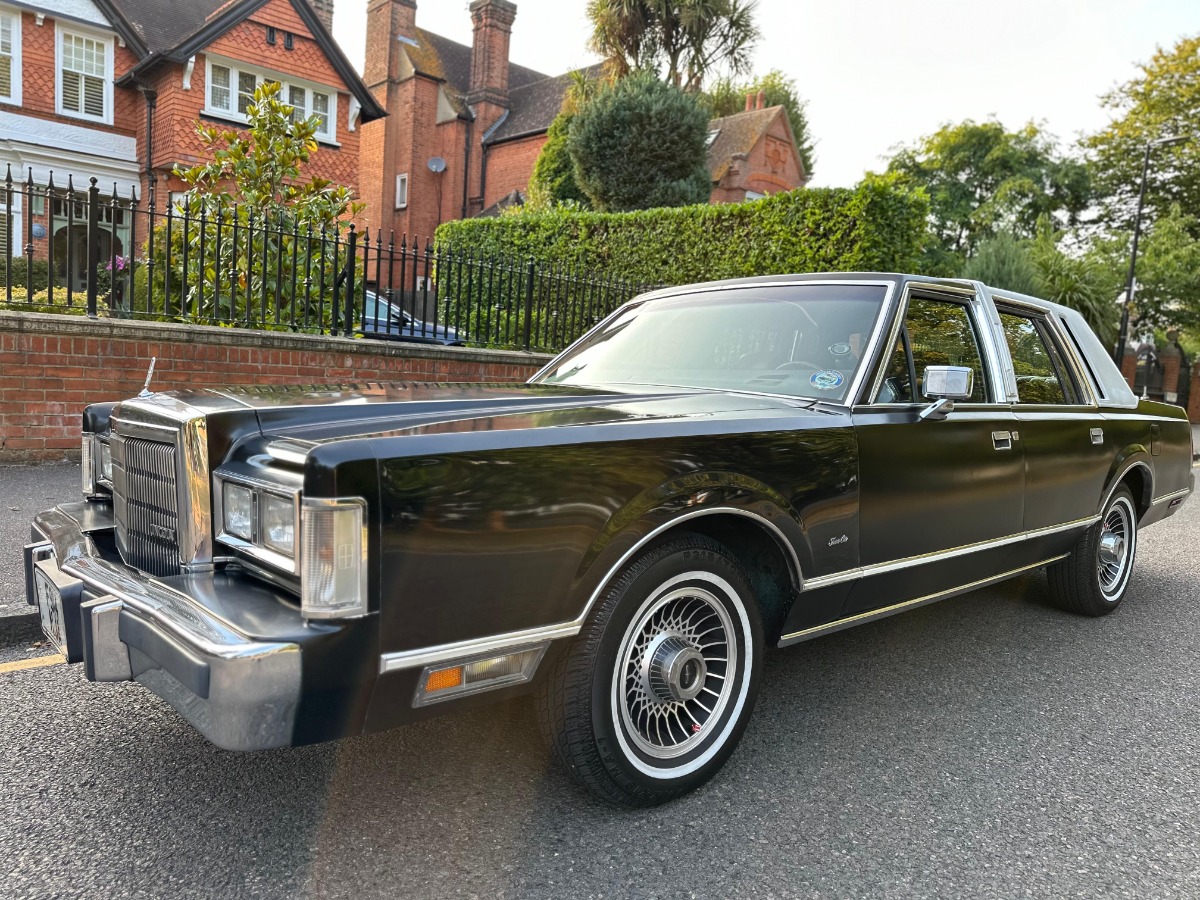 1989 Lincoln Town Car Image 3