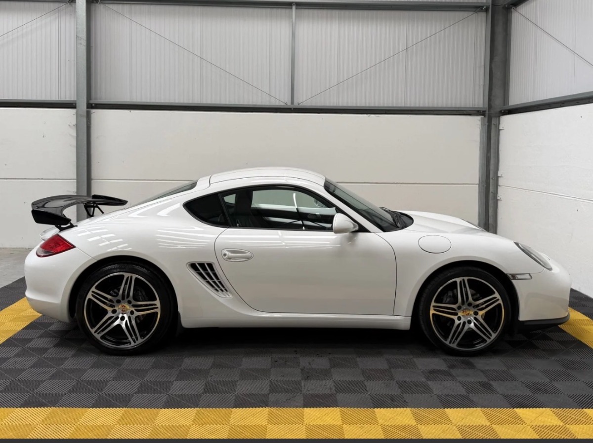 2011 Porsche Cayman Image 3