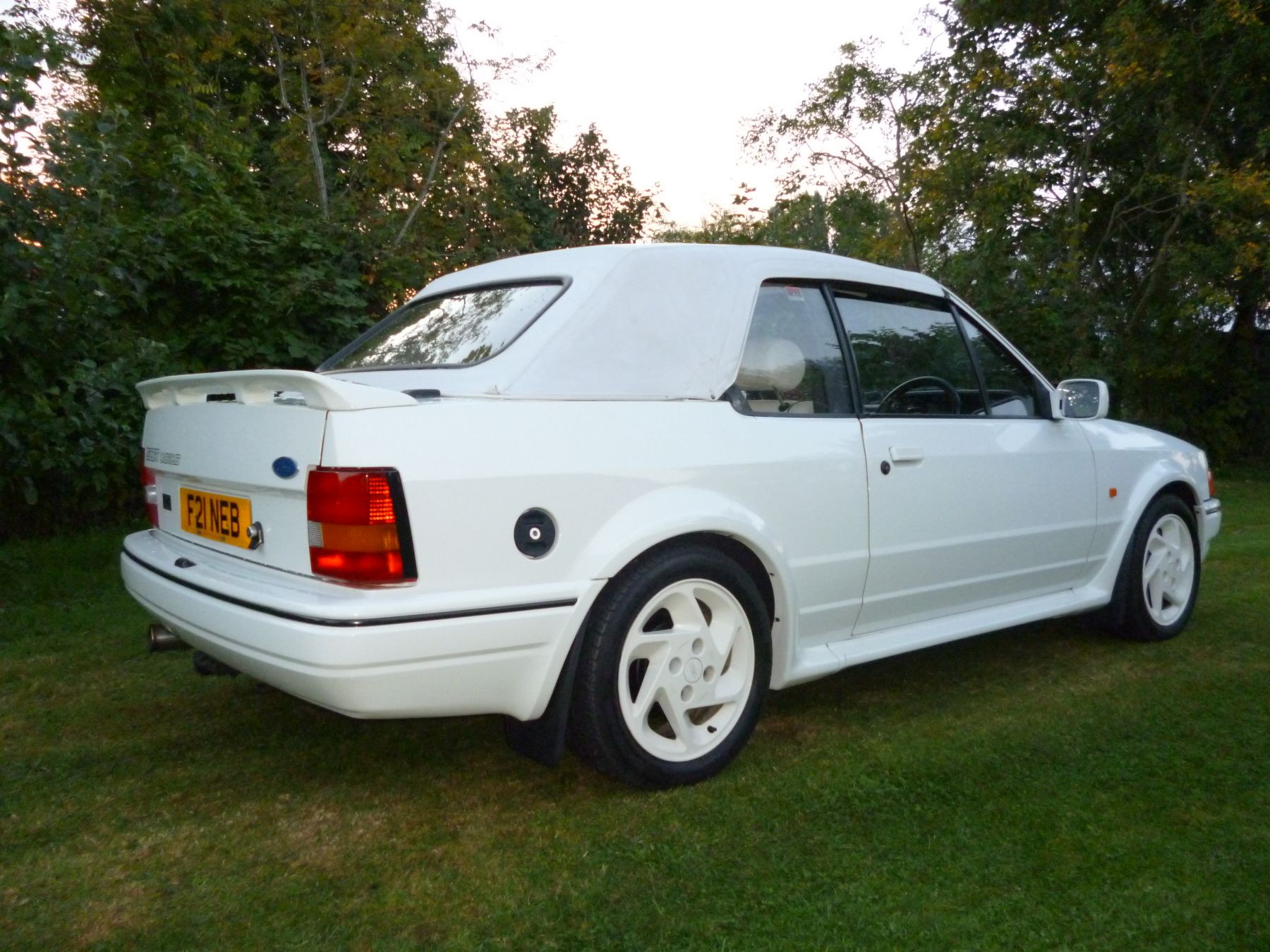 1988 Ford Escort Image 4