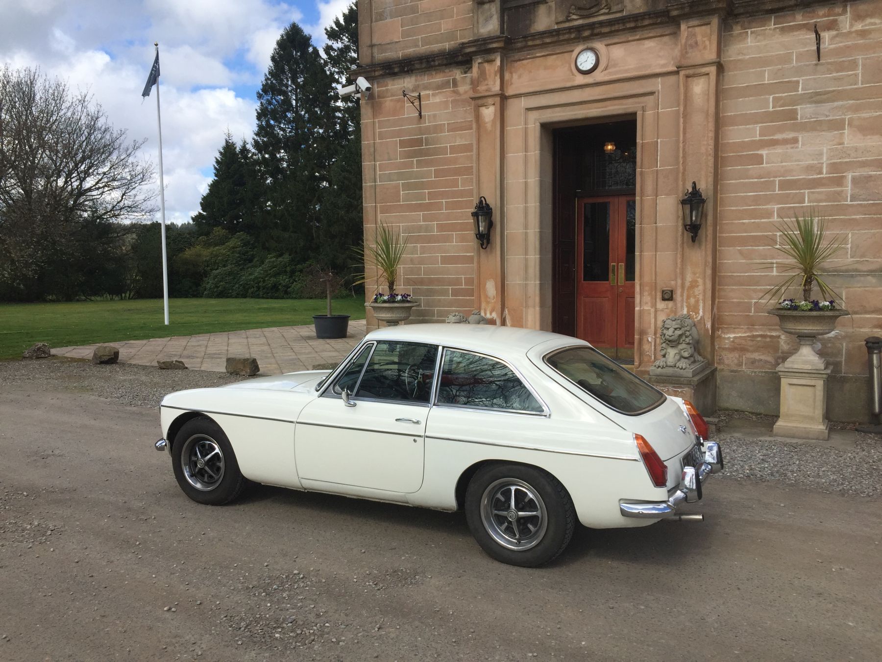 1974 MG MGB GT Image 4