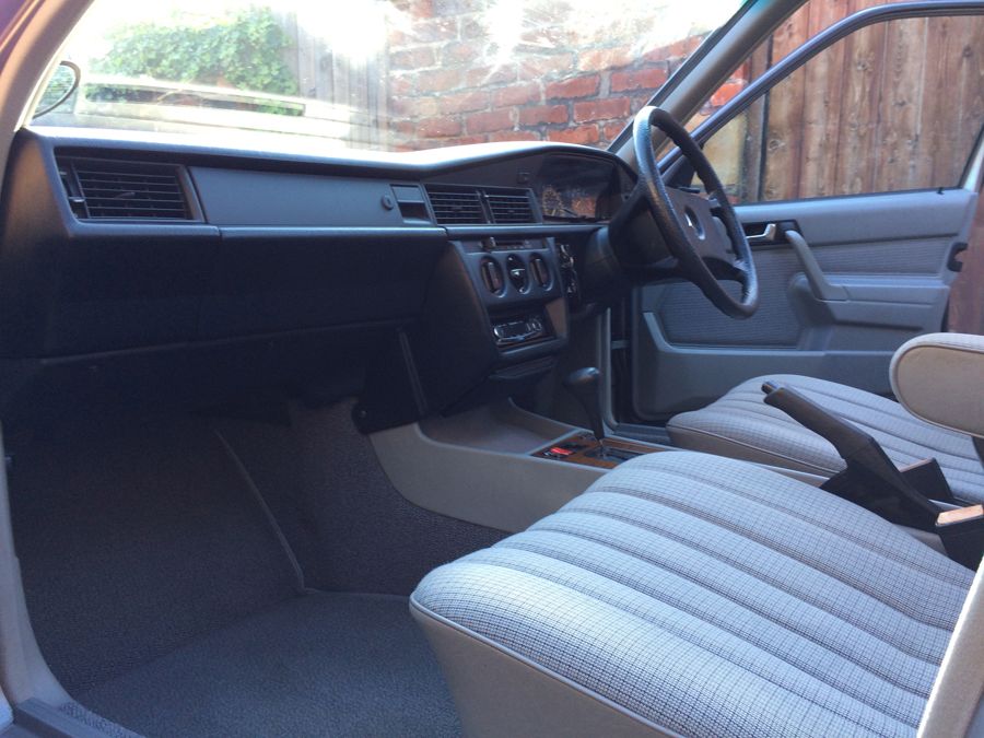 1988 Mercedes-Benz 190E Image 4