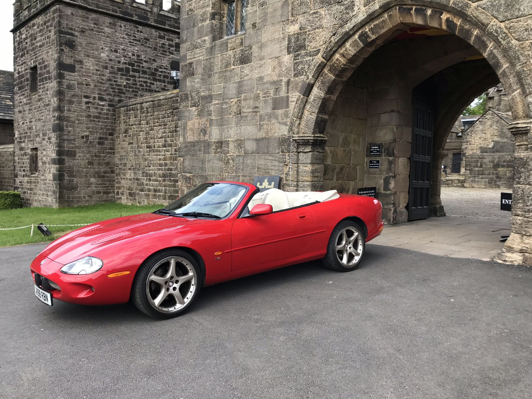 2000 Jaguar XKR Image 4