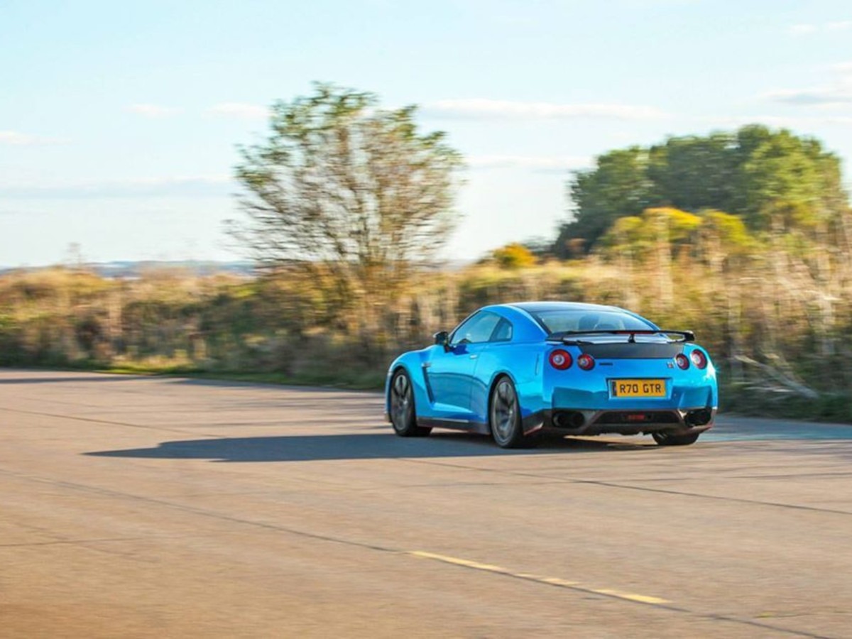 2011 Nissan GT-R Image 4