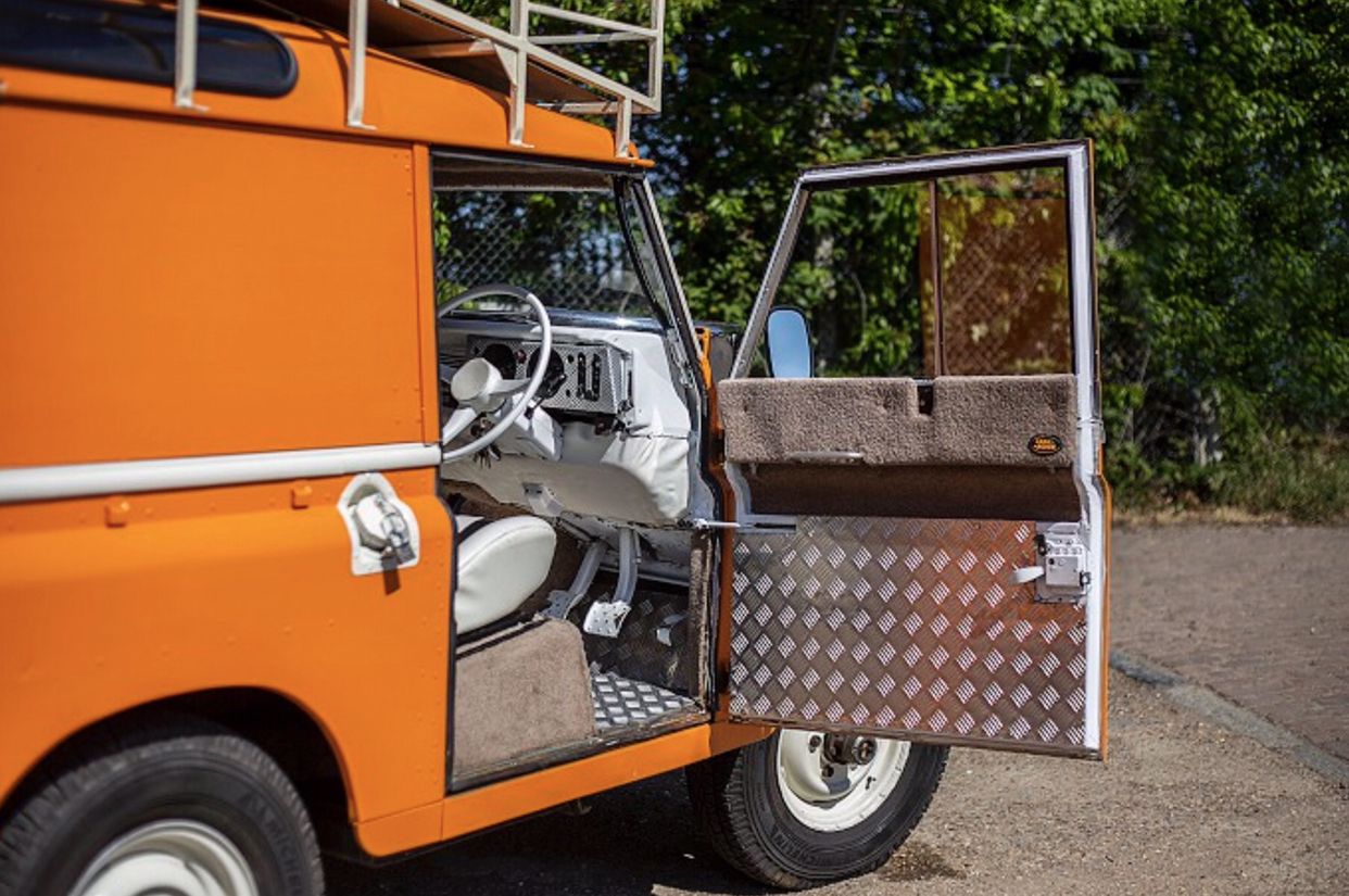 1977 Land Rover 88 Image 5