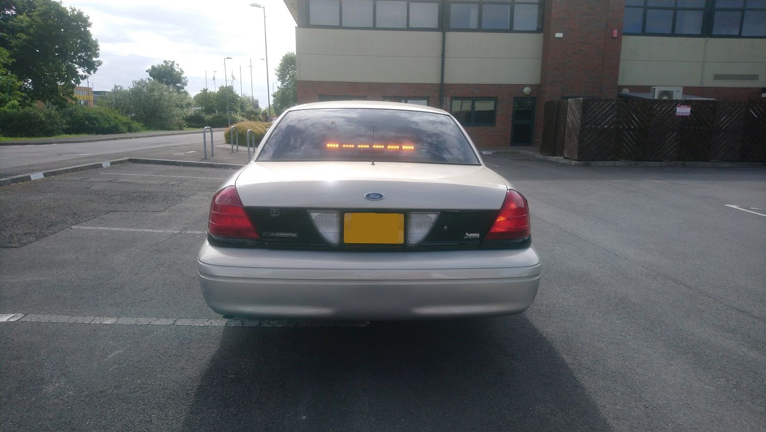 2010 Ford Crown Victoria Image 3