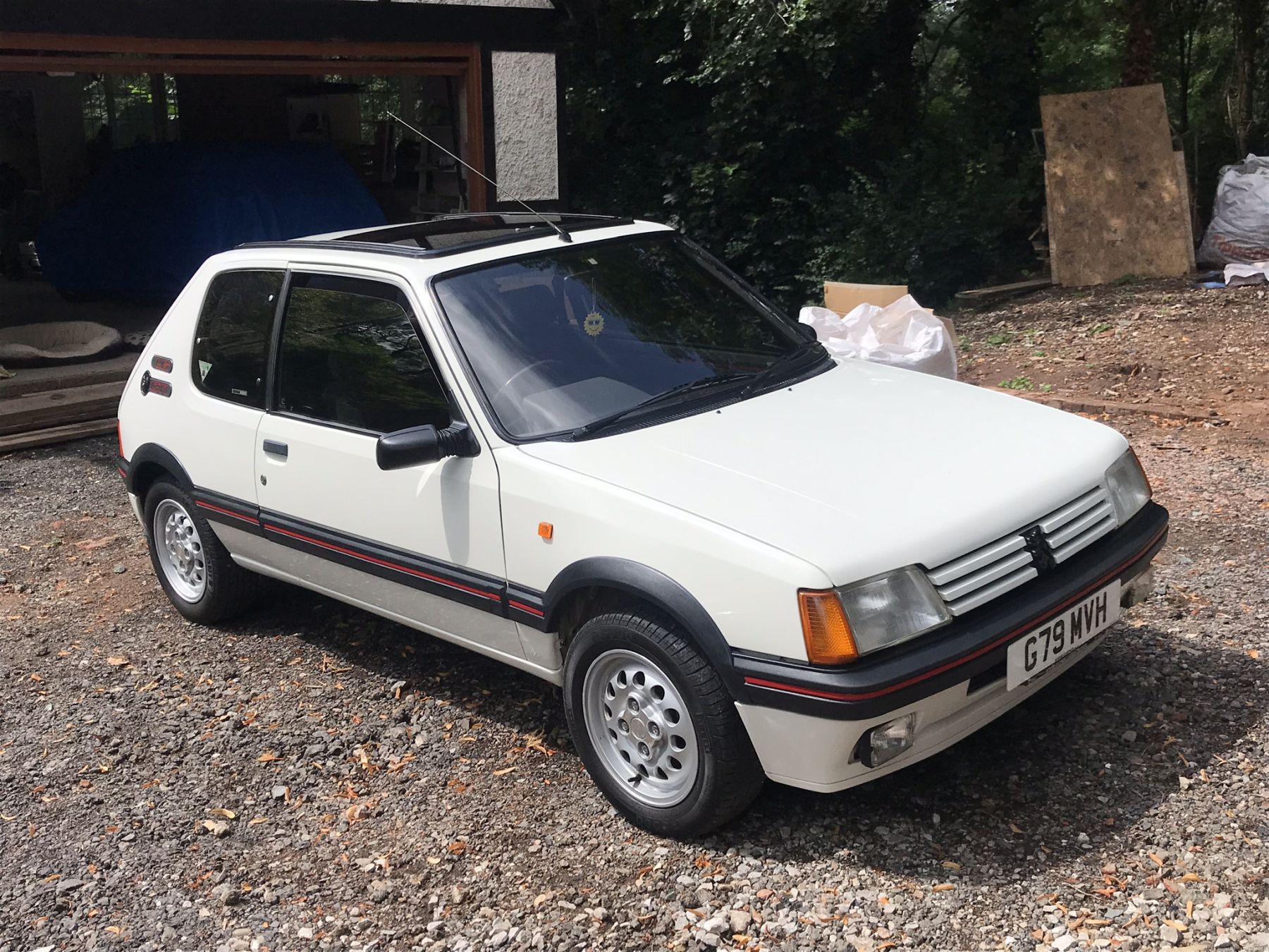 1990 Peugeot 205 Image 4