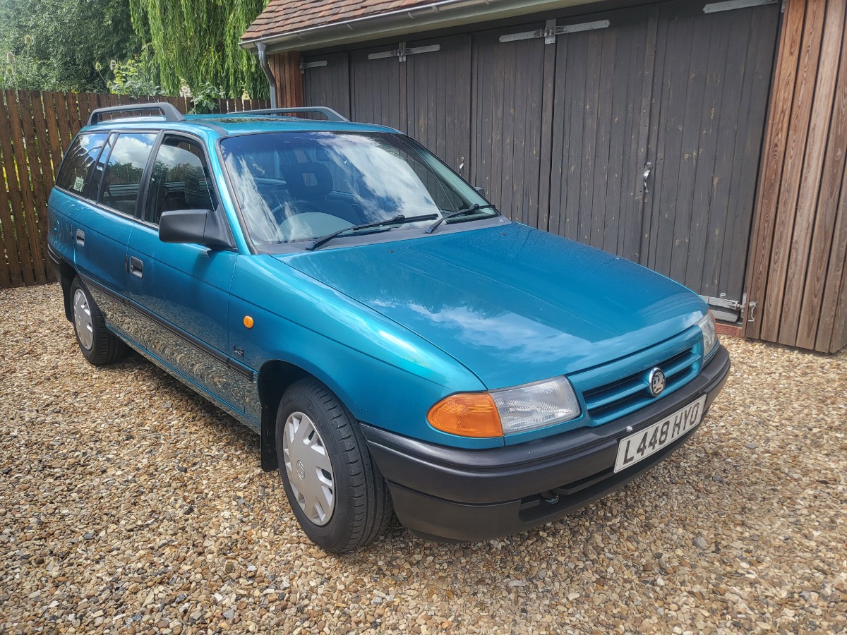 1993 Vauxhall Astra Image 1