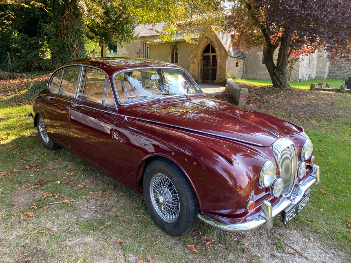 1969 Daimler V8 Image 3