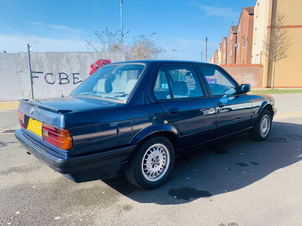 1991 BMW 3 Series Image 4