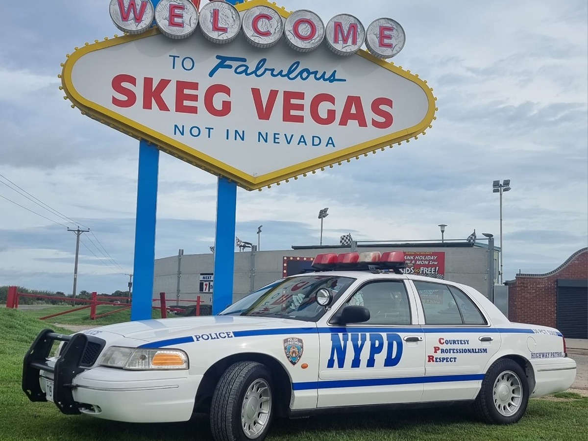 2001 Ford Crown Victoria Image 2