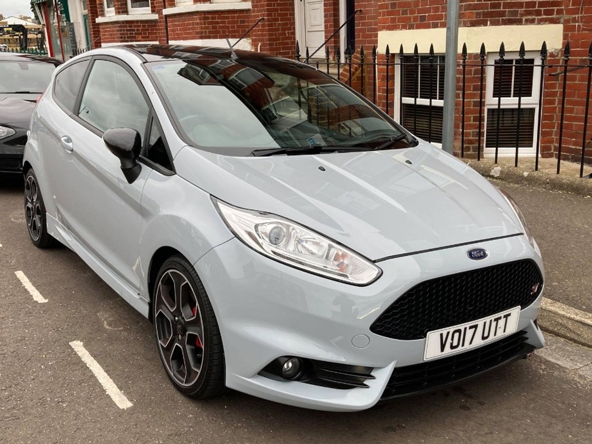 2017 Ford Fiesta Image 1