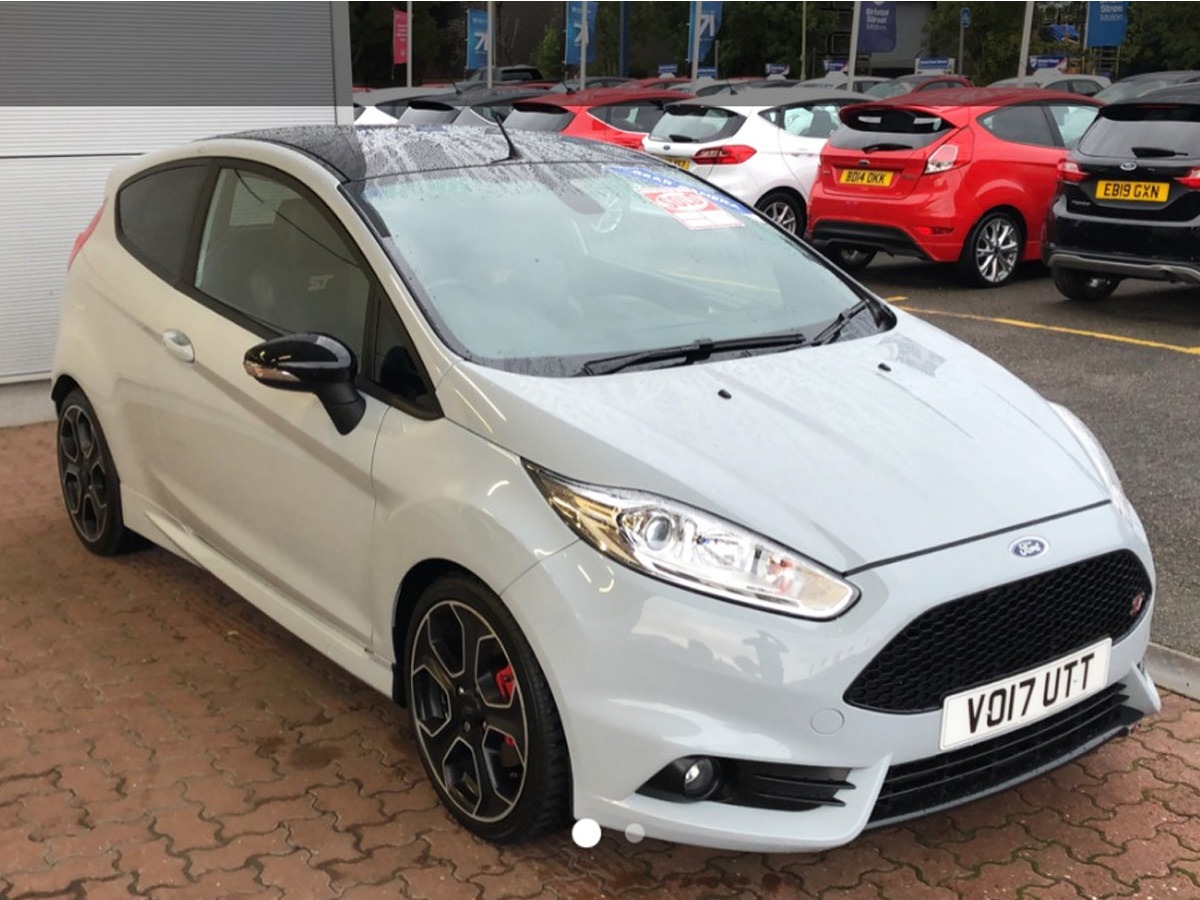 2017 Ford Fiesta Image 2