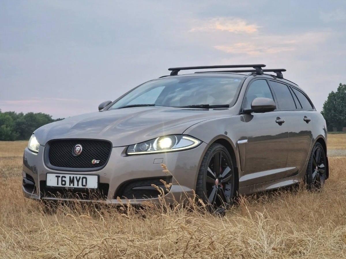 2014 Jaguar XF Image 3