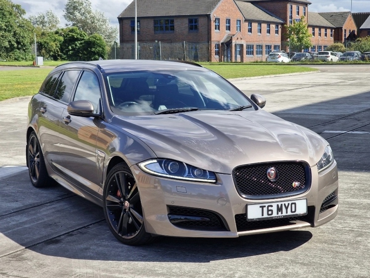 2014 Jaguar XF Image 1