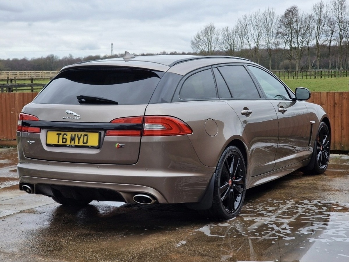 2014 Jaguar XF Image 4