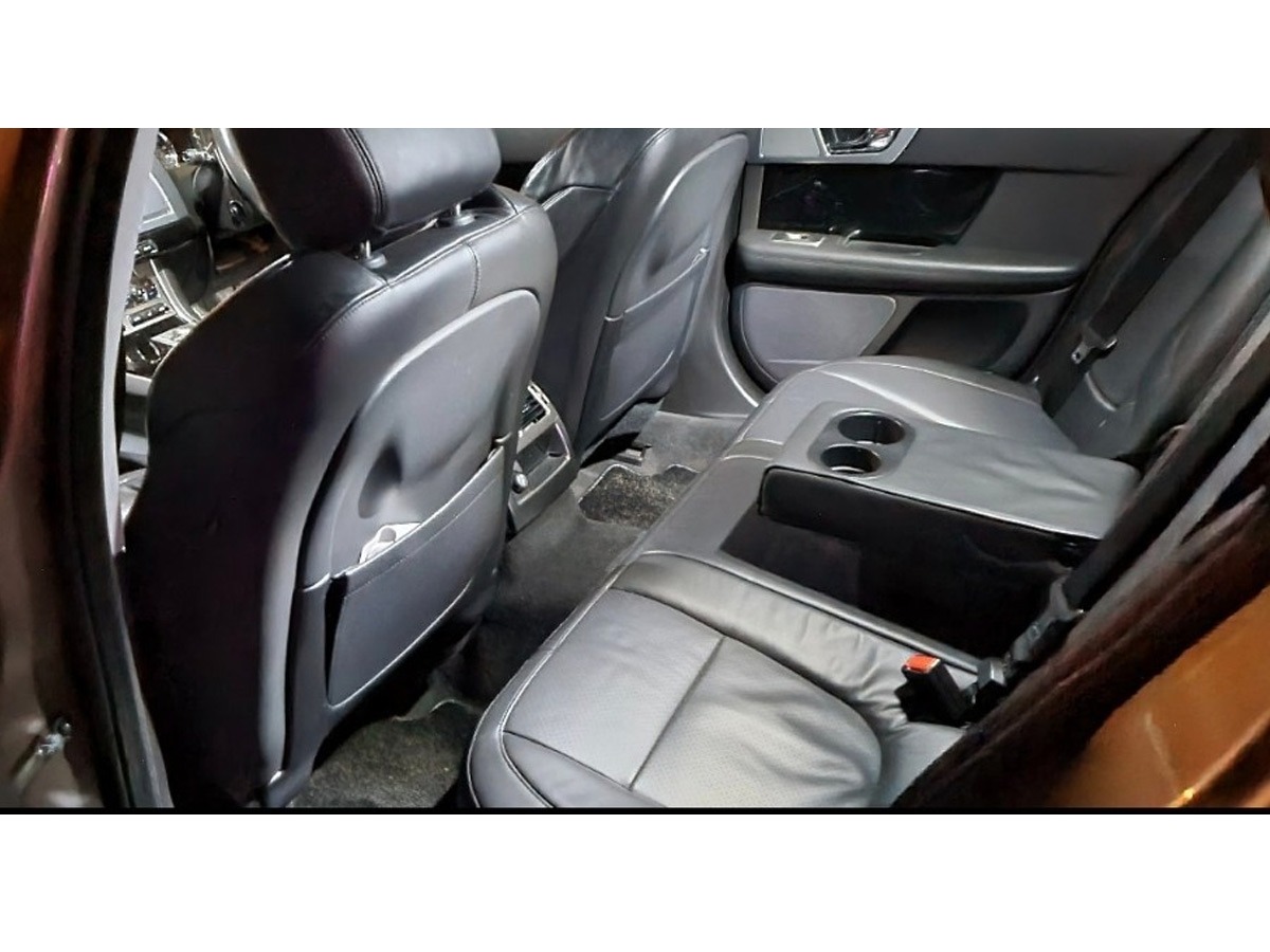 2014 Jaguar XF Image 6