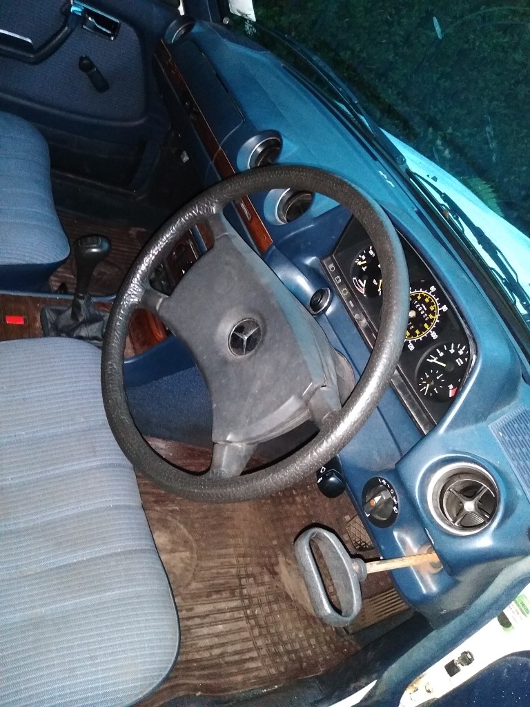 1982 Mercedes-Benz 230 Image 2