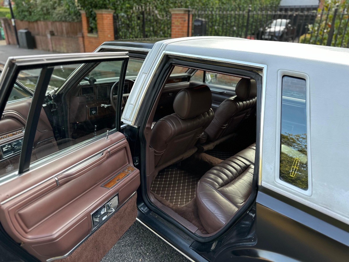 1989 Lincoln Town Car Image 4
