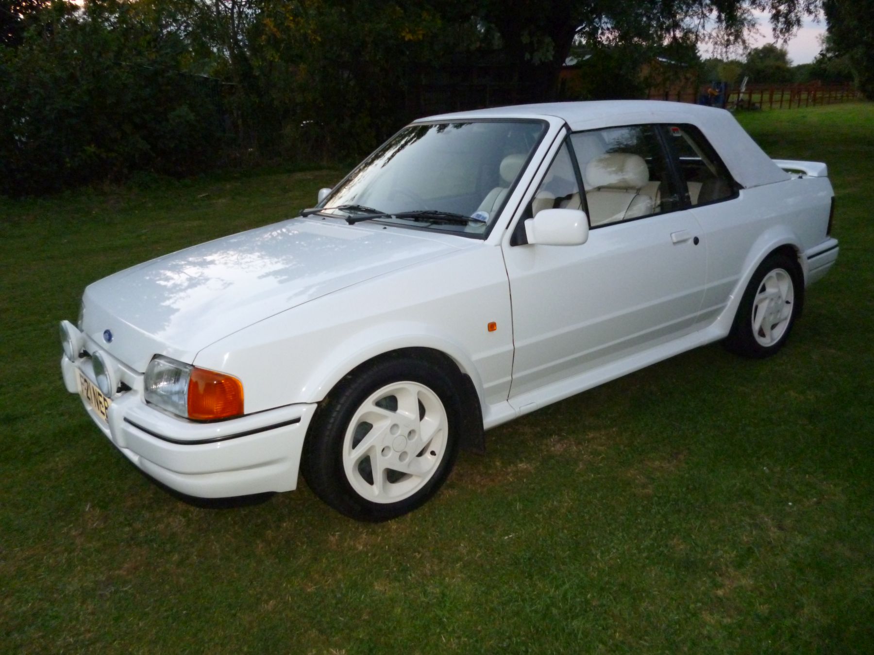 1988 Ford Escort Image 5