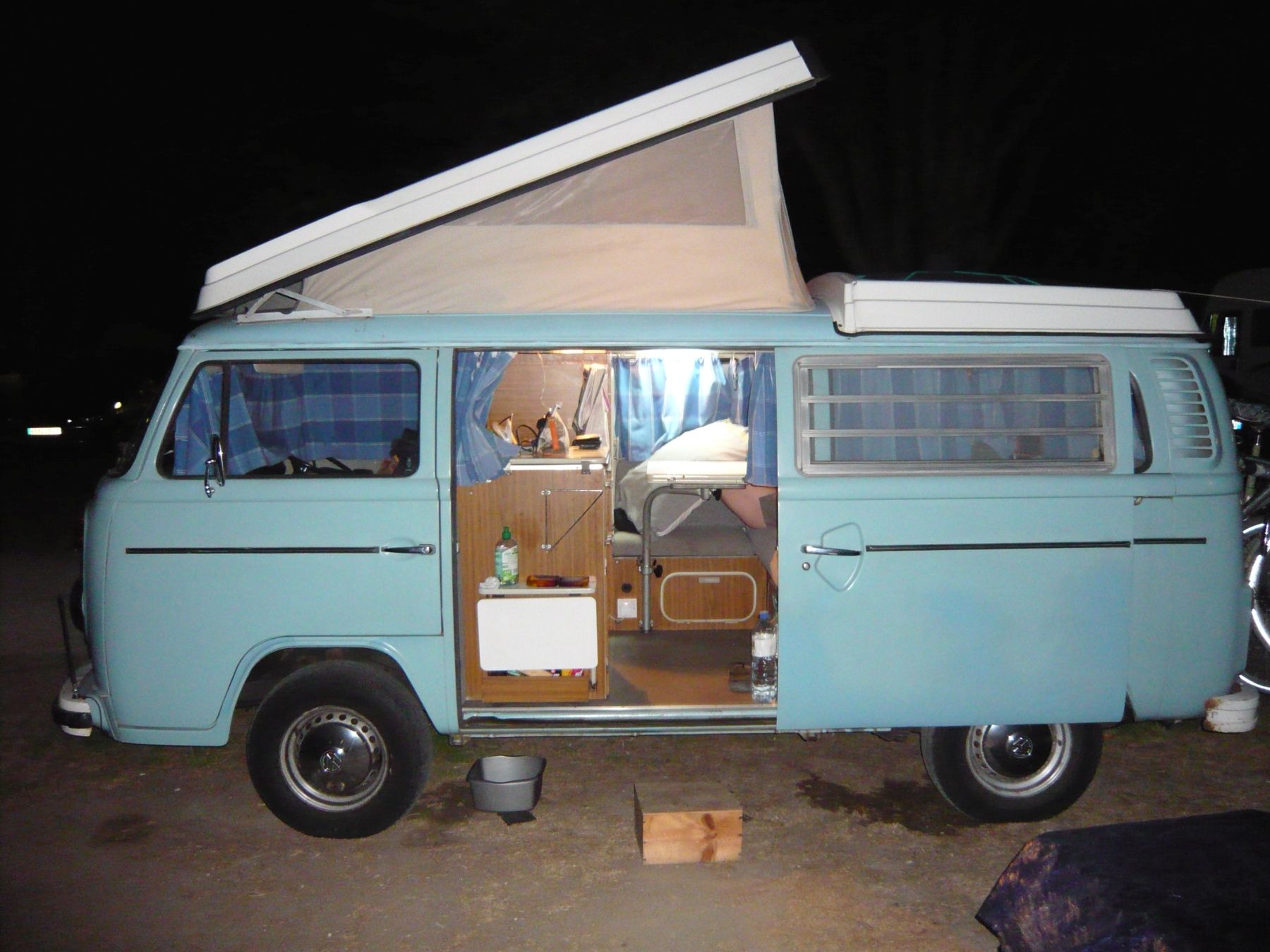 1975 Volkswagen T2 Camper Van / Bus Image 3
