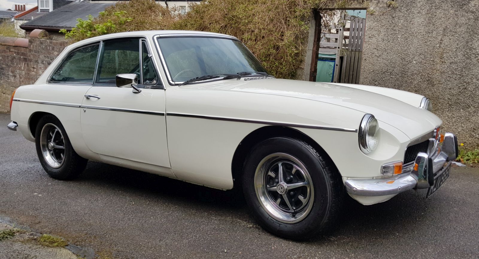 1974 MG MGB GT Image 5