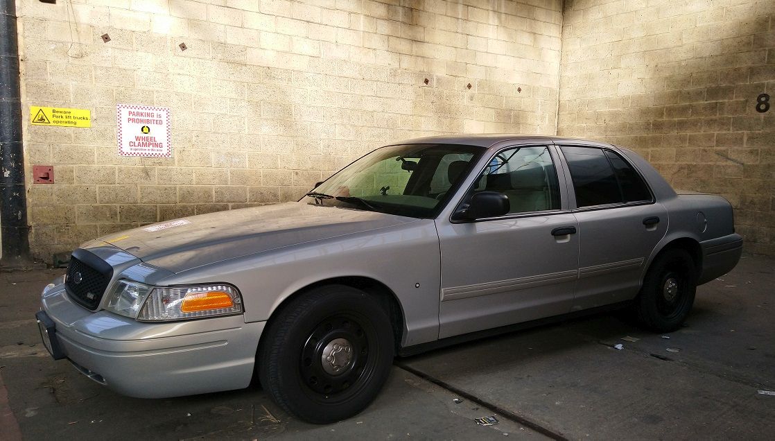 2010 Ford Crown Victoria Image 4