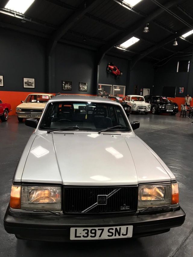 1993 Volvo 240 Image 6