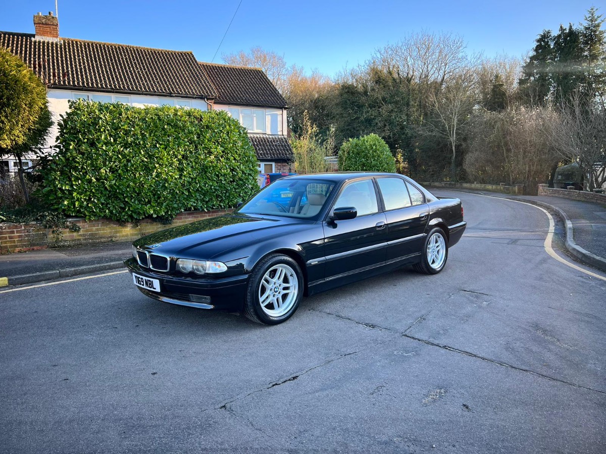 2001 BMW 7 Series Image 2