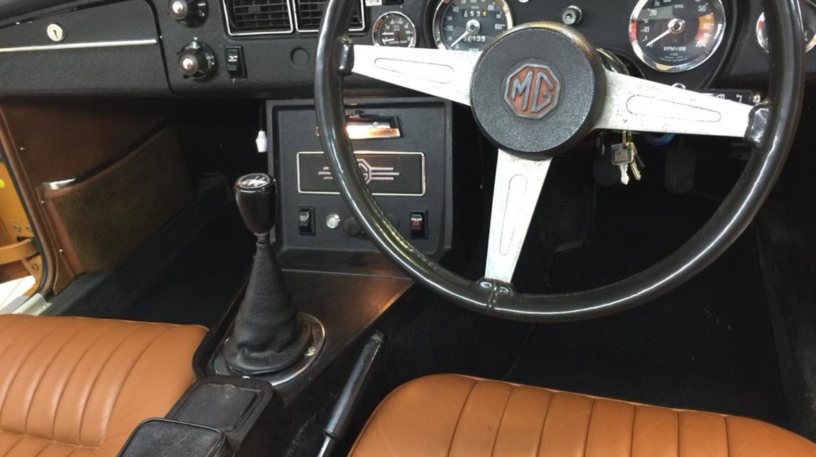 1975 MG MGB Image 2
