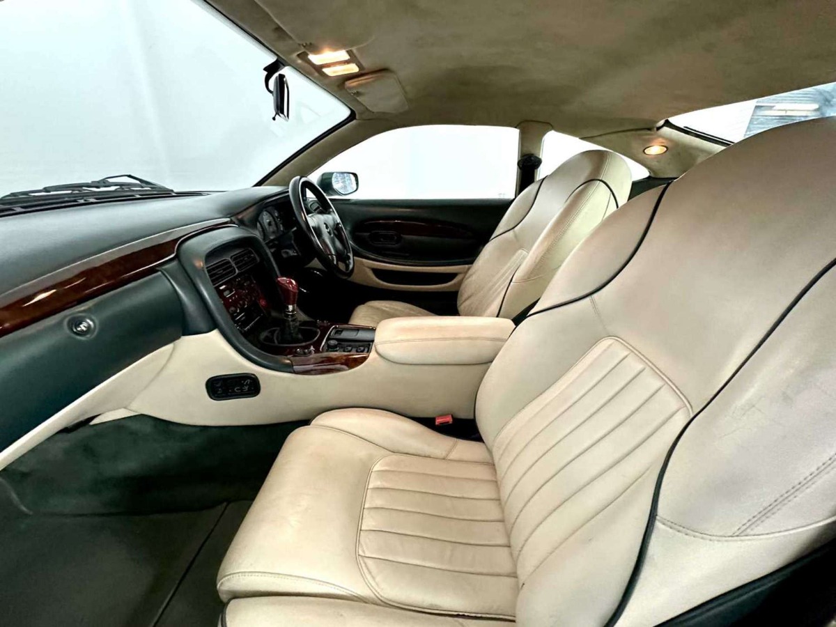 1995 Aston Martin DB7 Image 3