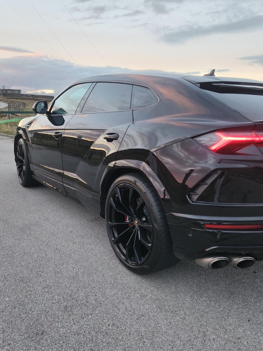 2019 Lamborghini Urus Image 4
