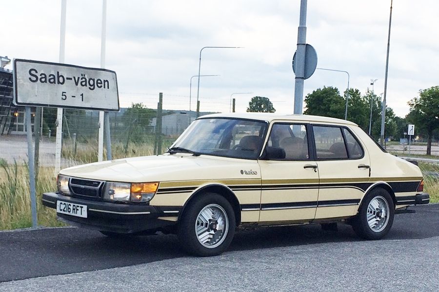 1984 Saab 900 Image 2