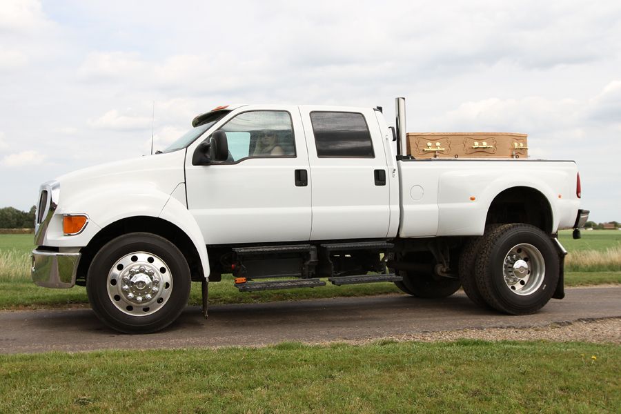 2006 Ford F650 Image 2