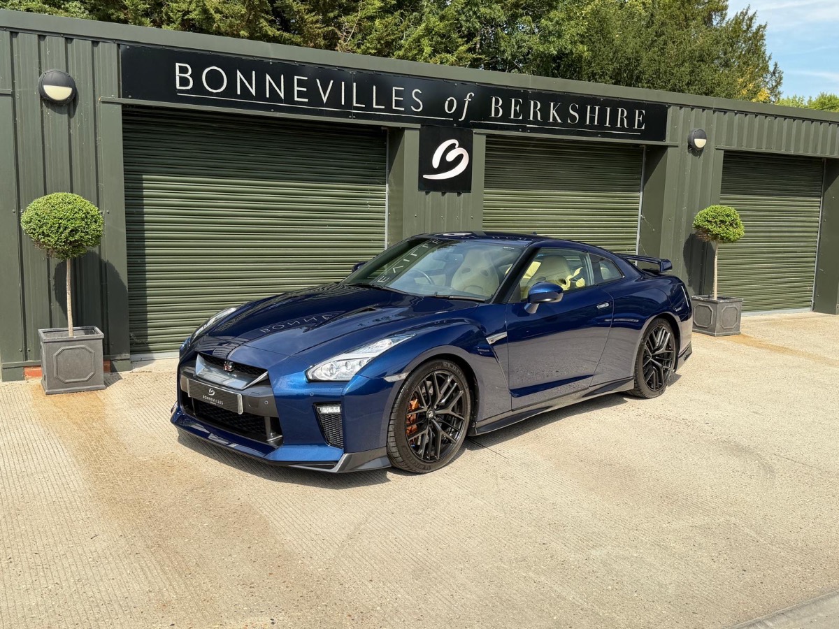 2017 Nissan GT-R Image 1