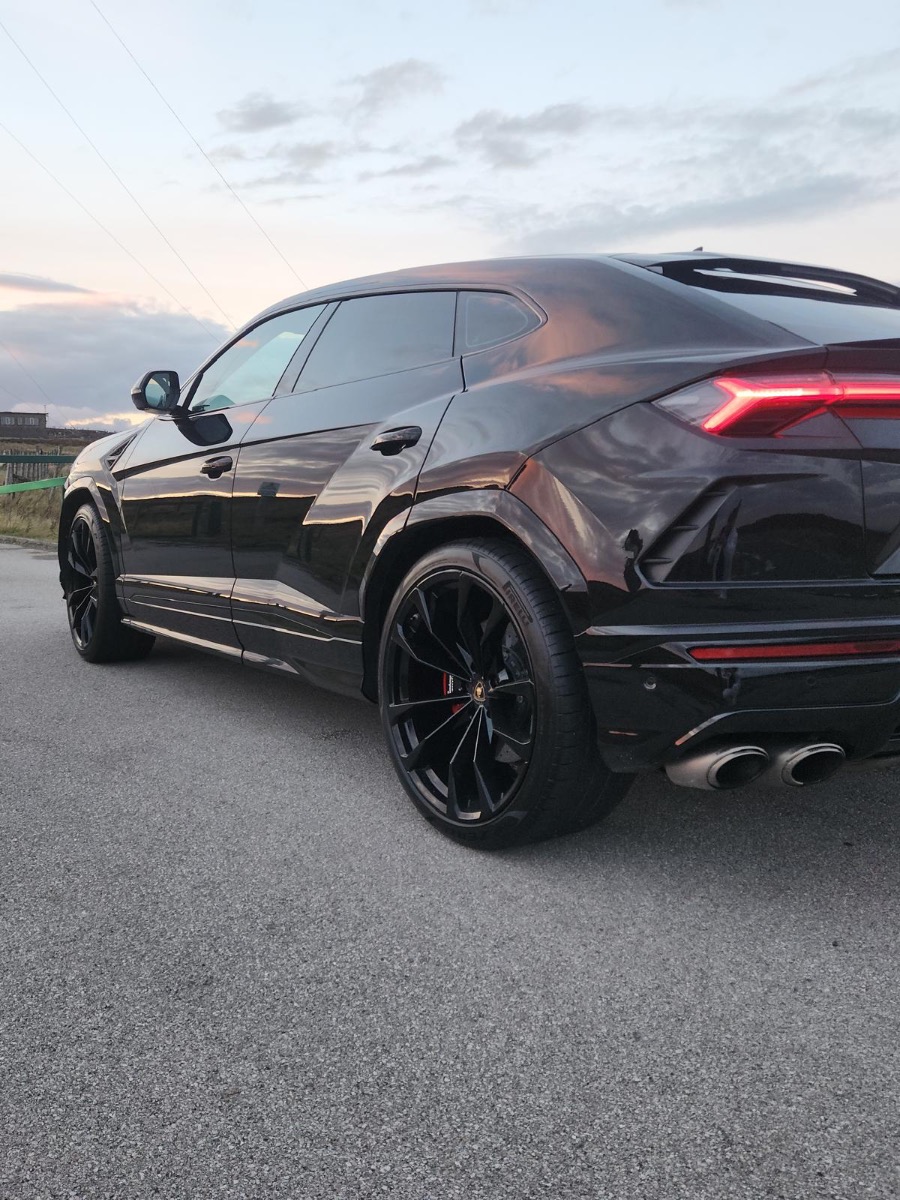 2019 Lamborghini Urus Image 3