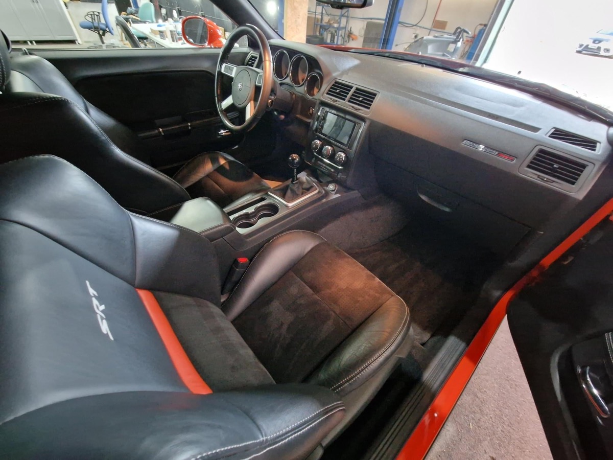 2009 Dodge Challenger Image 2