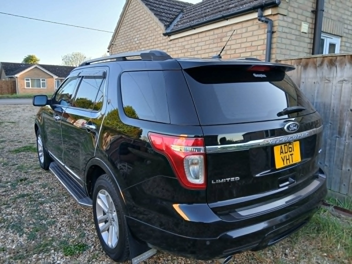 2011 Ford Explorer Image 3