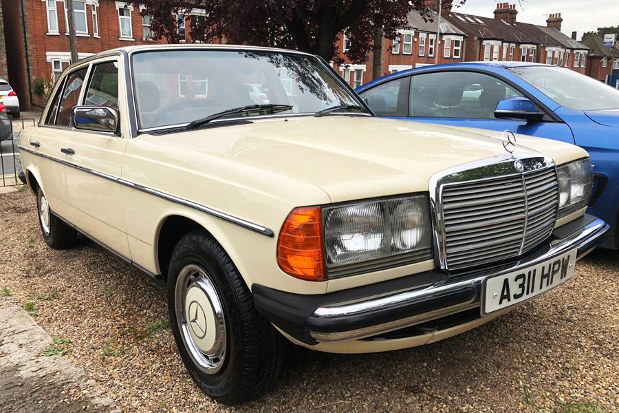 1983 Mercedes-Benz W123 Image 1