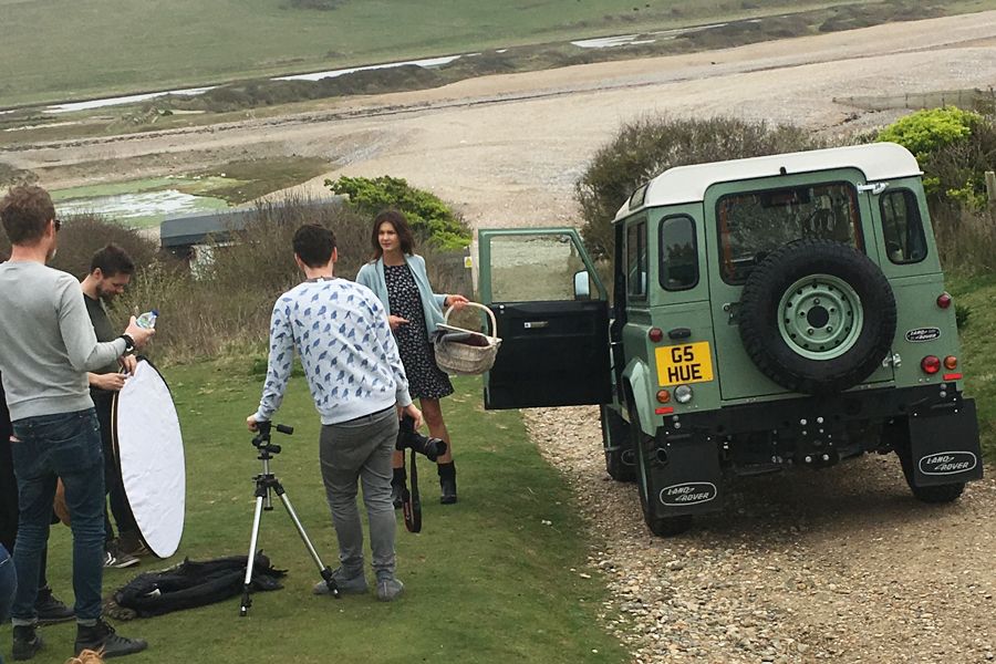 2016 Land Rover Defender Image 4